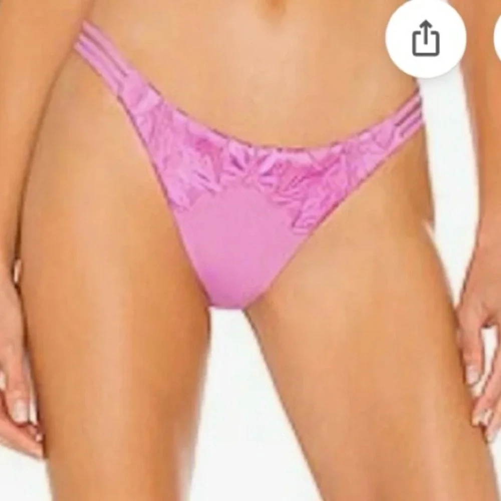 L Space Claude Bottom Classic BLACK‎ Floral Accent Bikini Bottoms String Side S